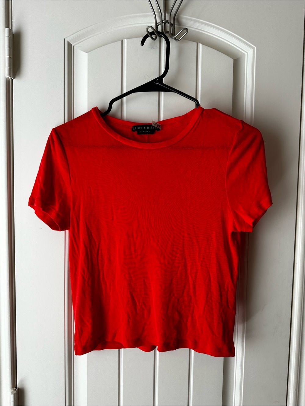 Alice + Olivia classics Bright Red Short Sleeve Crew Baby Tee size S/P